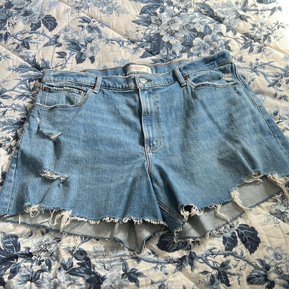 A&F Curve Love High Rise 4 Inch Mom Shorts